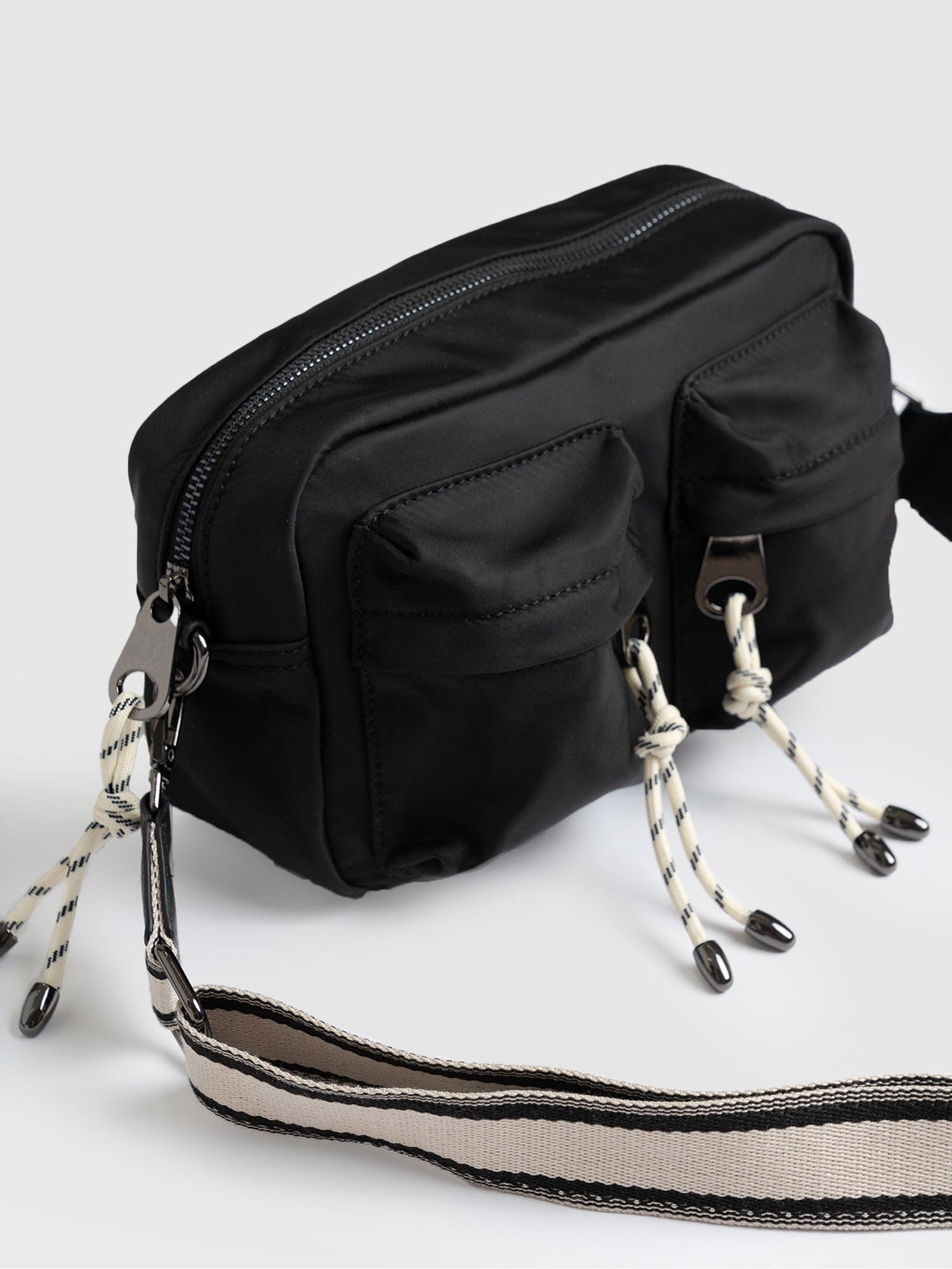 Camera Bag Black - Women's Cross-body Bag | Saint + Sofia® EU